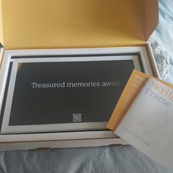 Skylight Digital Picture Frame - WiFi Enabled with Load from Phone Capability - Picture 11 of 12